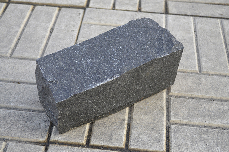 Herstellung und Vertrieb von Basaltwürfelsteinen