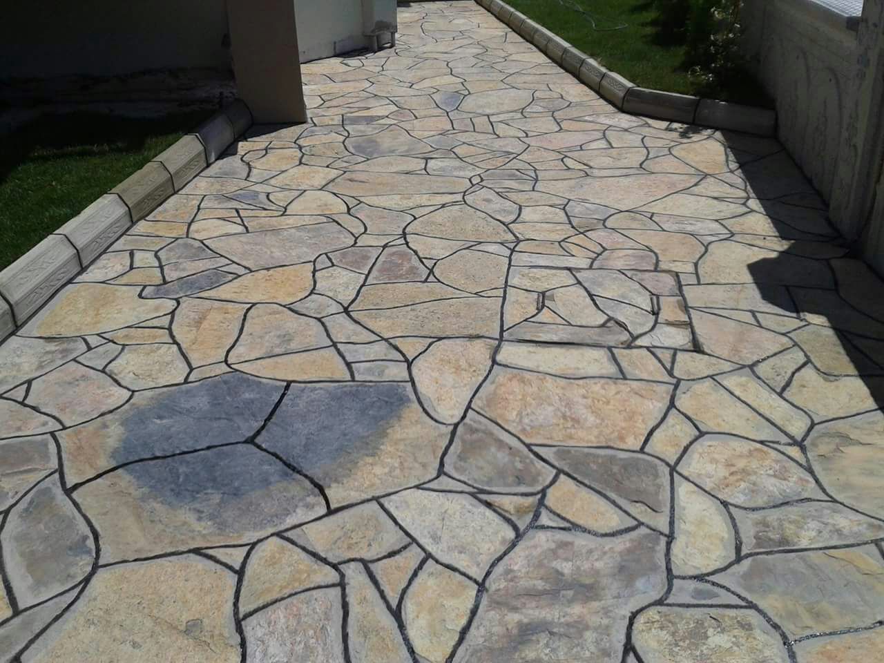 Herstellung und Vertrieb von Schiefersteinen